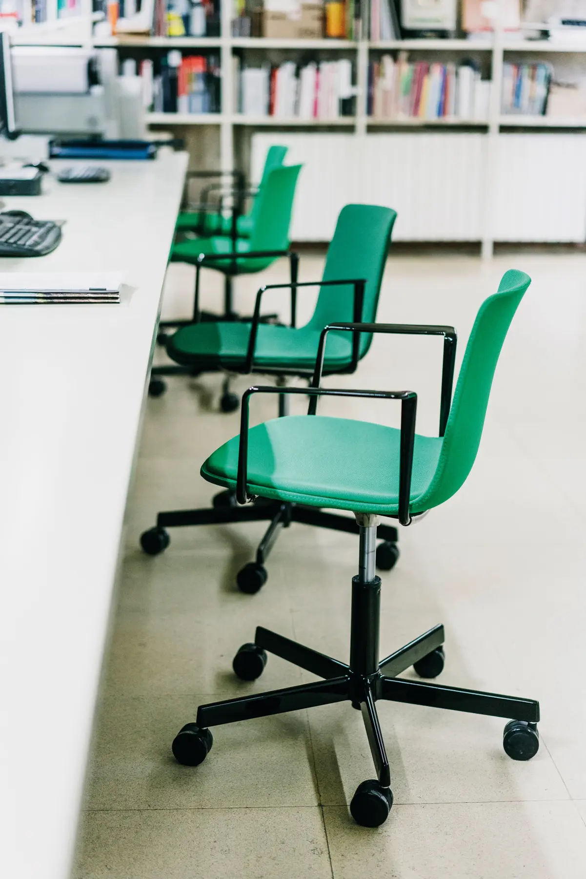 lottus-office-armchairs-enea-design-1