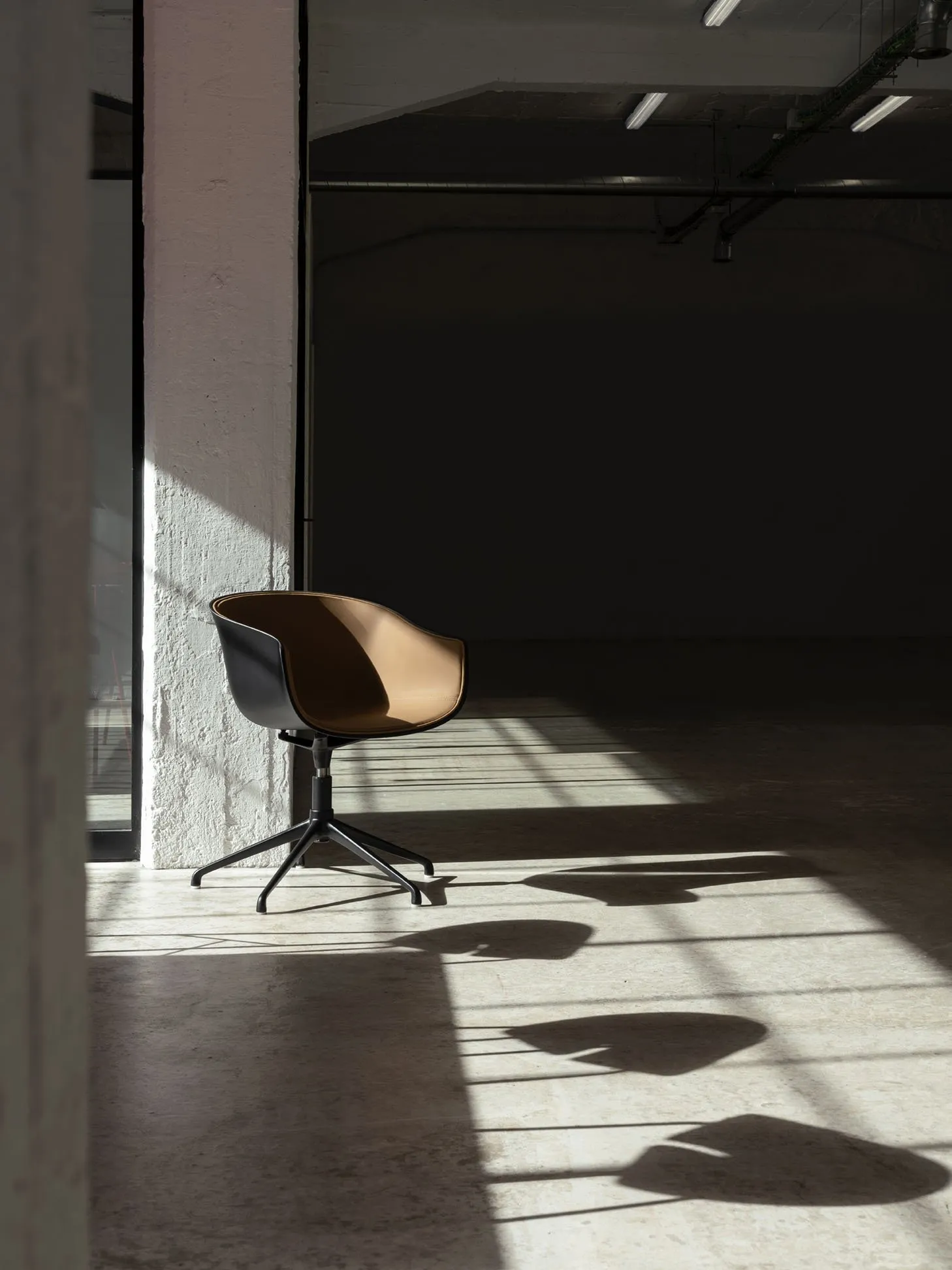 BAI SWIVEL COMBI Decoración y muebles de diseño en Barcelona