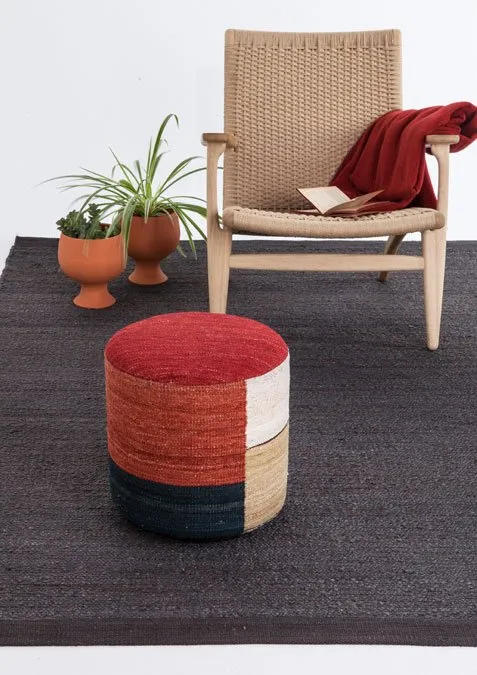 Pouf-Nanimarquina-kilim-marcos-catalán Pouf-Nanimarquina-kilim-marcos-catalán
