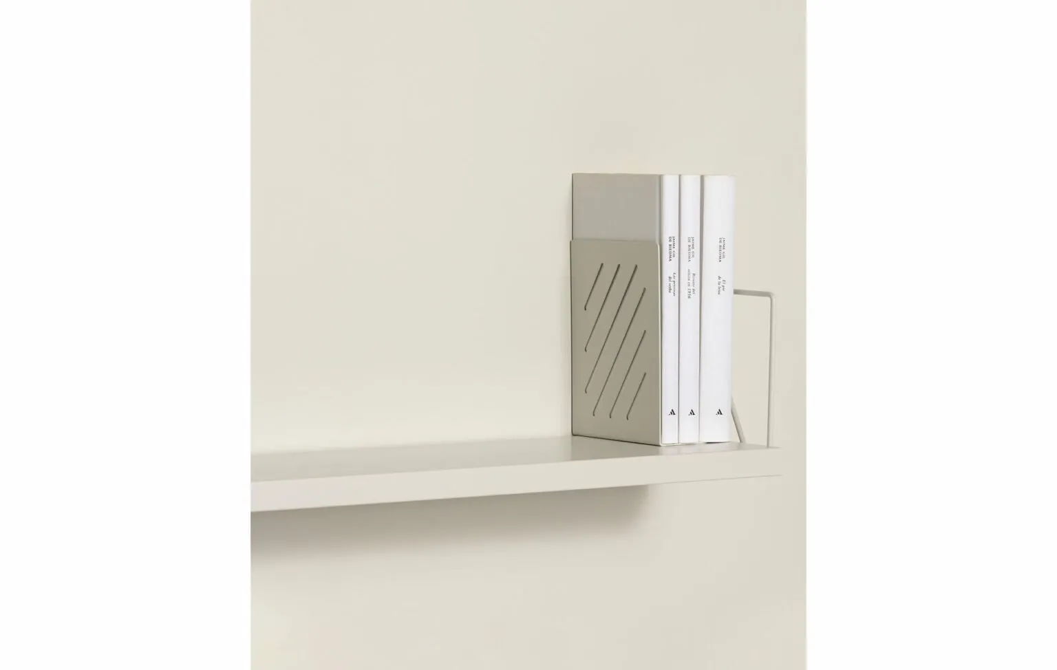 Mobles114-Tria-Shelf-carrousel-accessories_02-1536x974