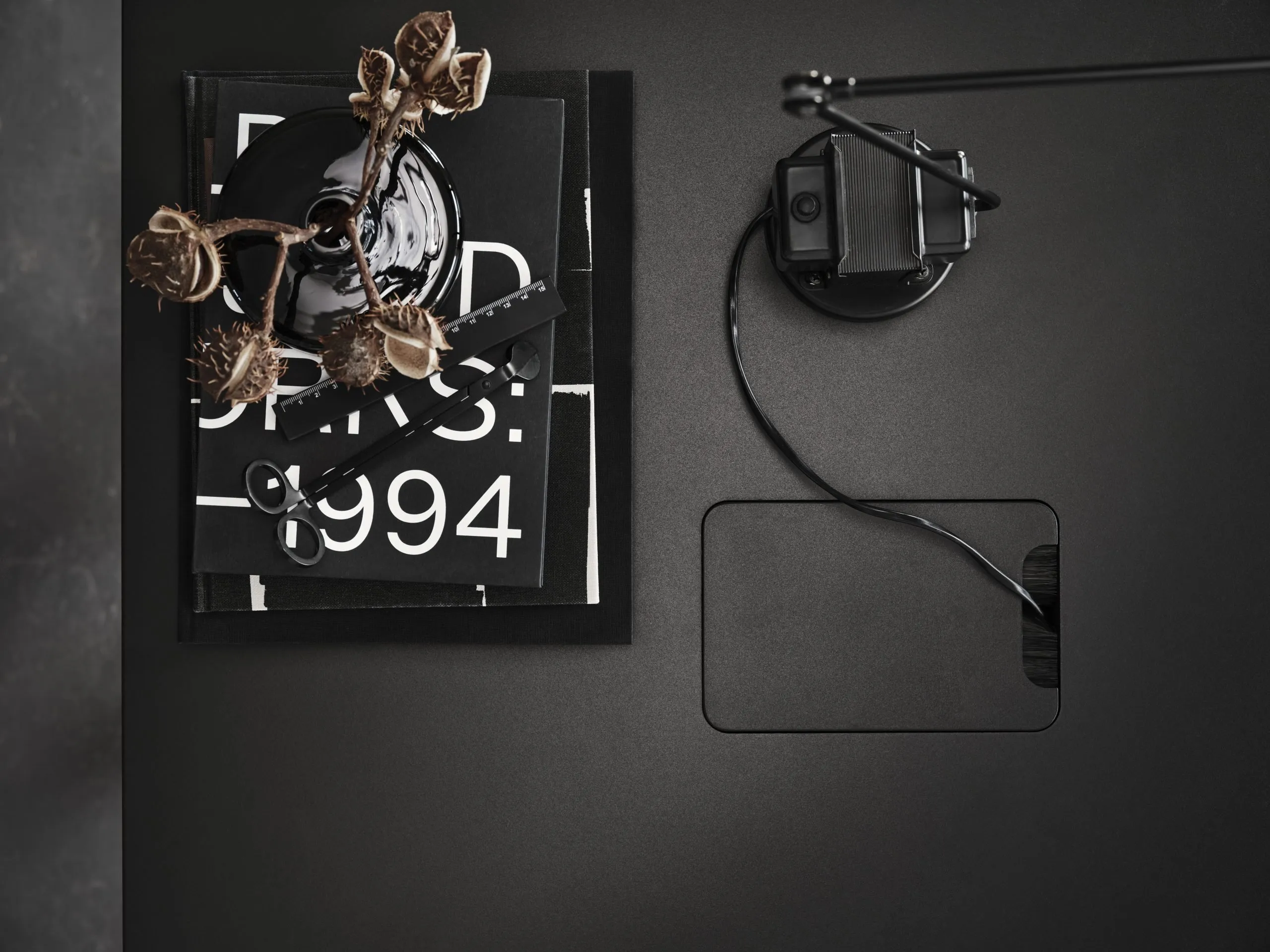 works-work-desk-black-3_landscape Escritorio de altura regulable de String