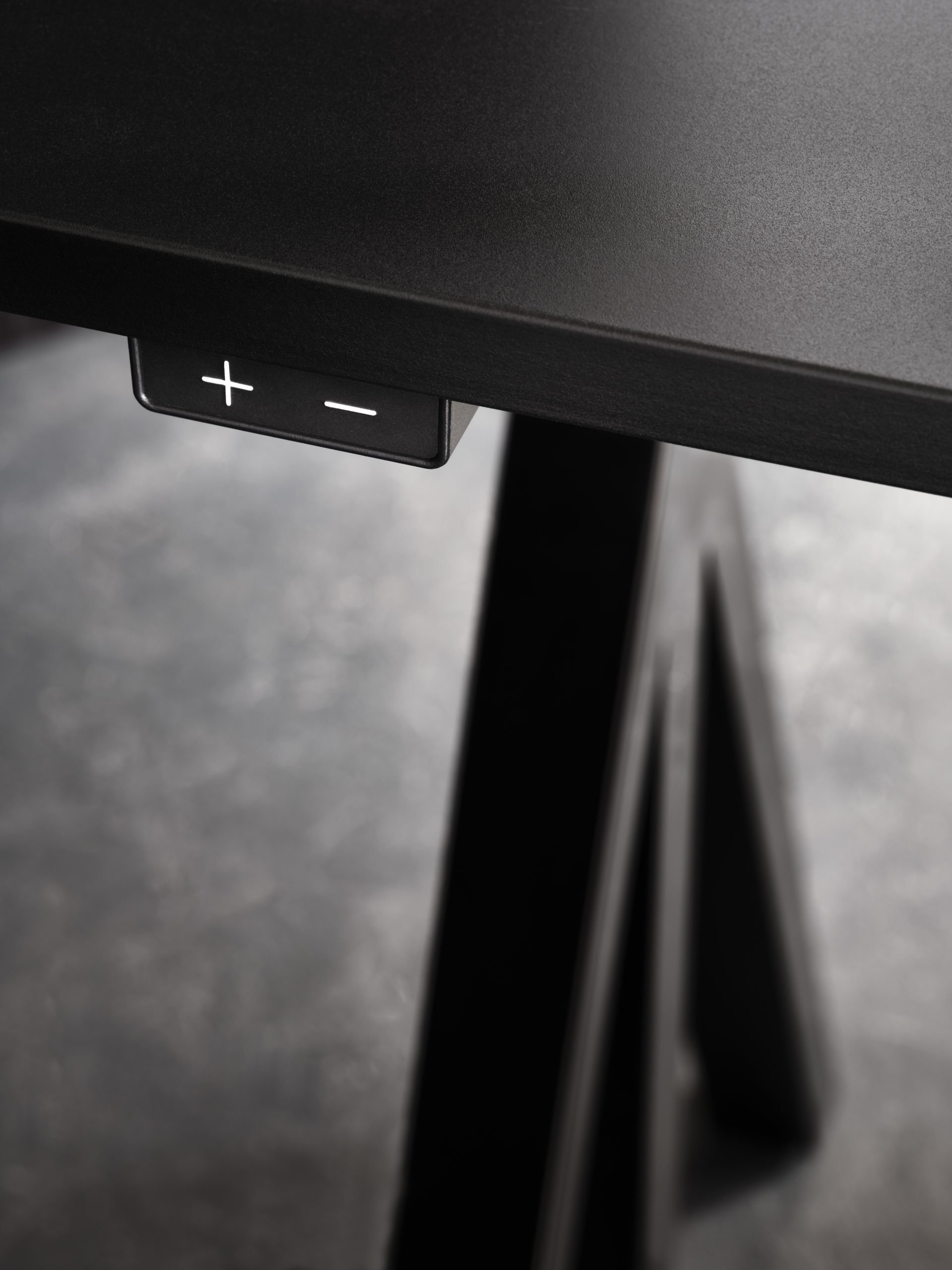 works-work-desk-black-4_portrait Escritorio de altura regulable de String
