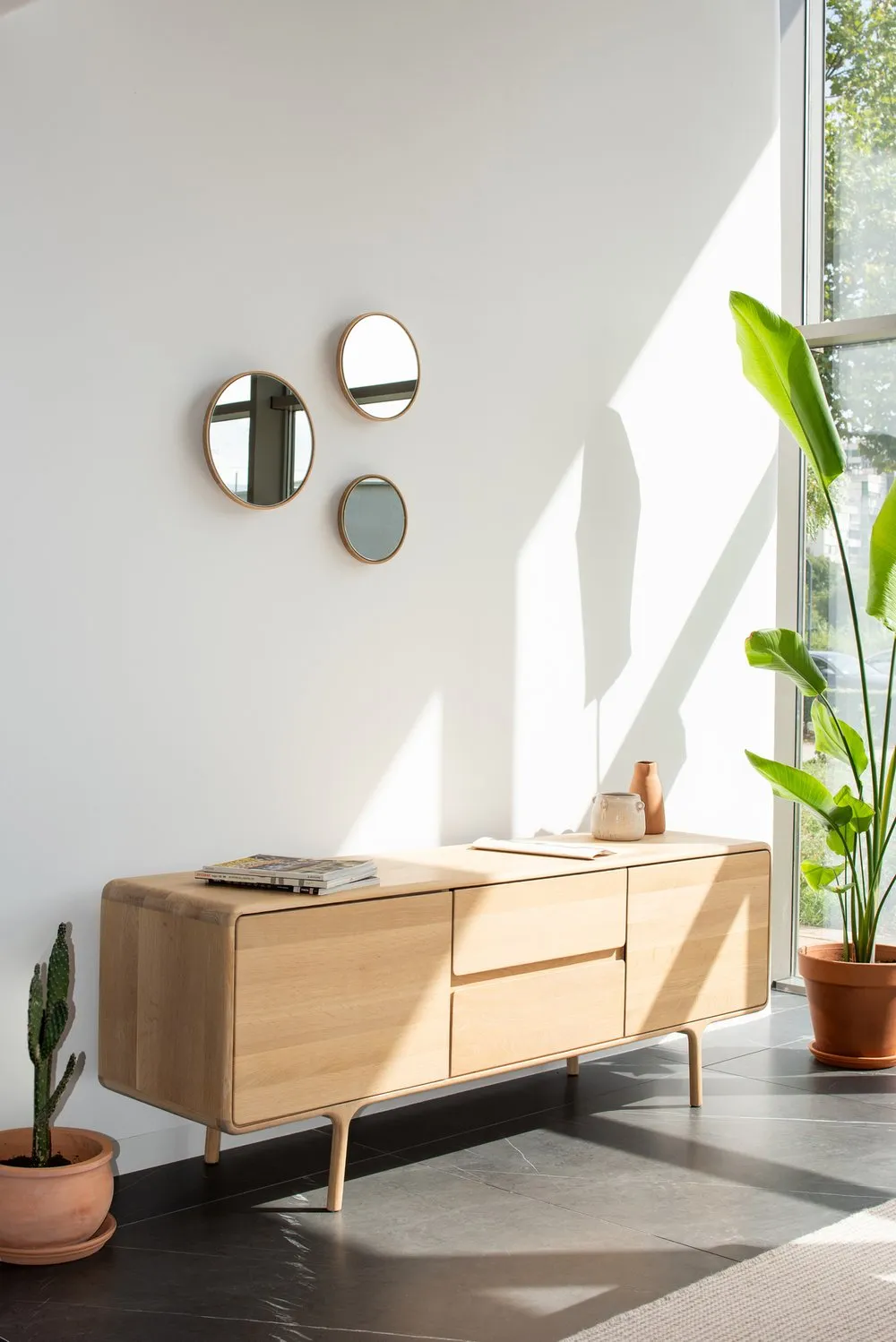 fawn-sideboard-oak-white-1015-look-miror-04-gazzda (1)